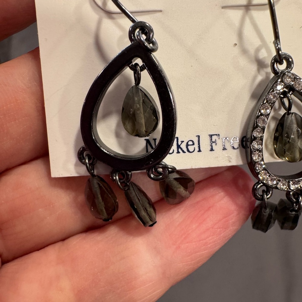 Gray Rhinestone teardrop dangle earrings - Picture 7 of 8